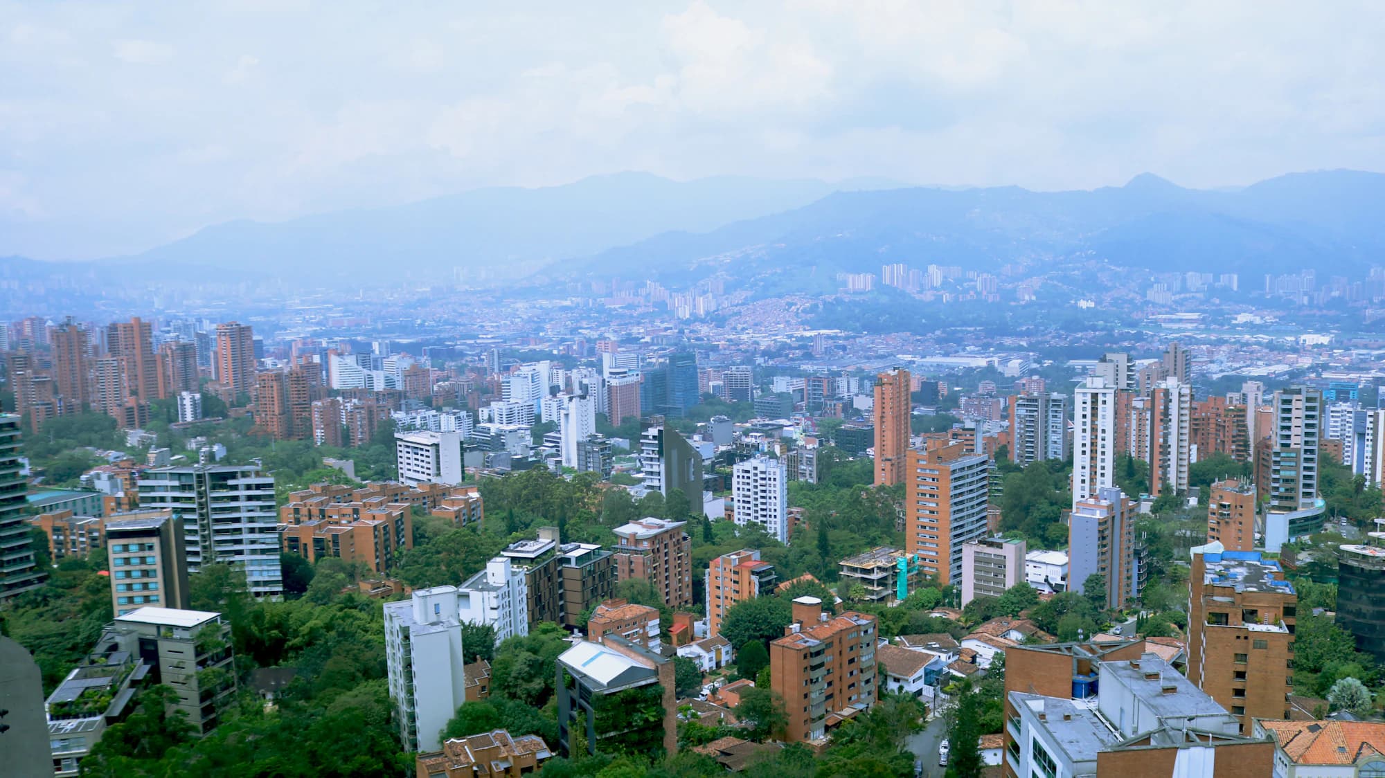 Vista panorámica de Medellín, ciudad donde opera la flota de Darmin Inversiones